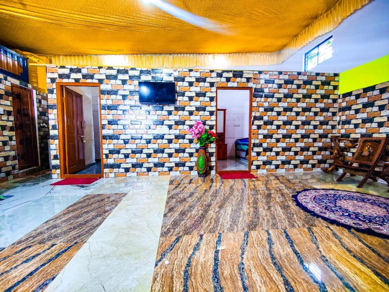 Sahara Family Homestay Mysore Exteriör bild