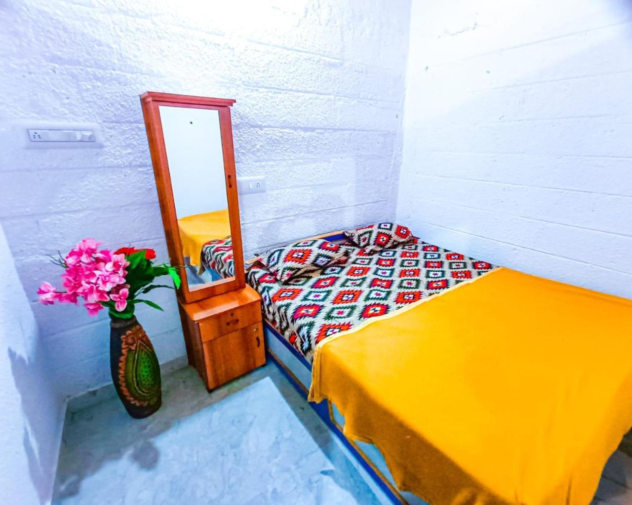 Sahara Family Homestay Mysore Exteriör bild